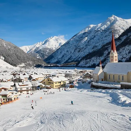 Hotel Gasthof Baren Holzgau